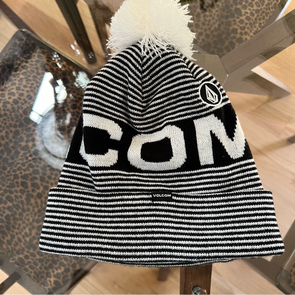 Volcom beanie snow hat with pom pom